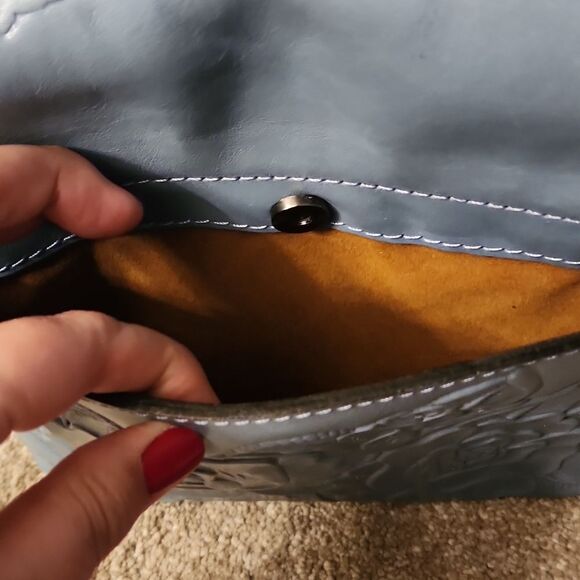 Patricia Nash "Leandra" Blue Tooled Leather Crossbody Bag w/ Embossed Flowers - Picture 7 of 15